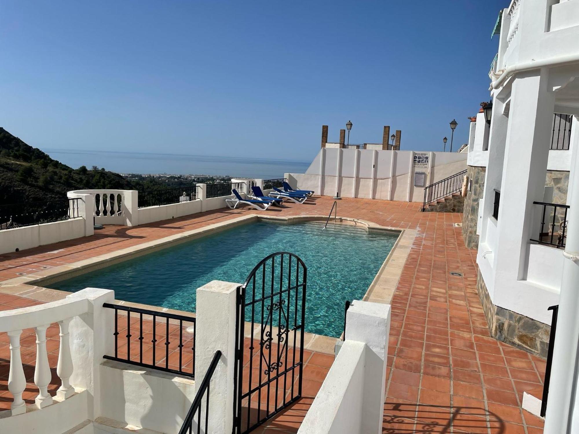 Precioso Apartamento De Dos Plantas Con Vistas Frigiliana Exterior photo
